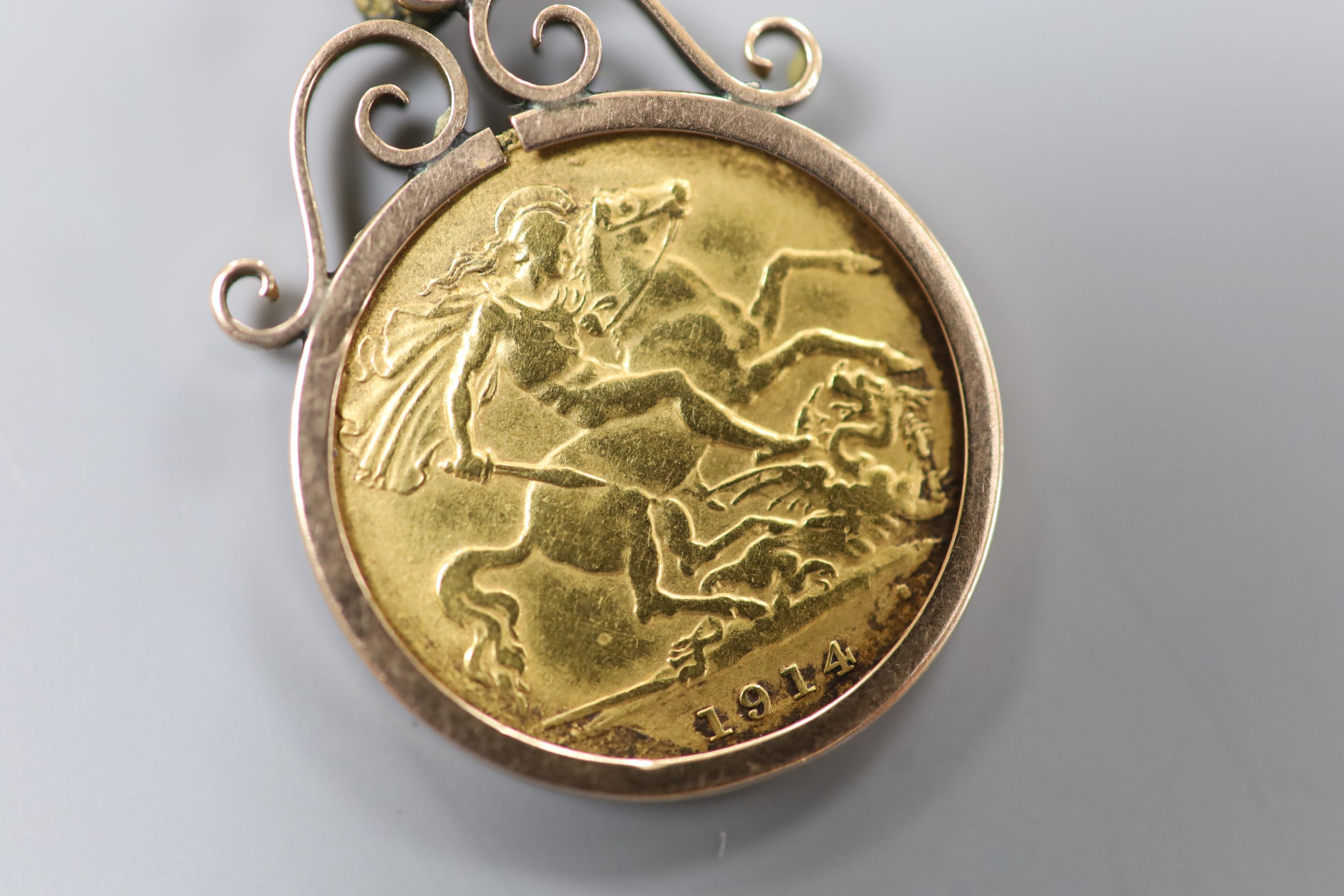 A 1914 gold half sovereign in a yellow metal pendant mount
